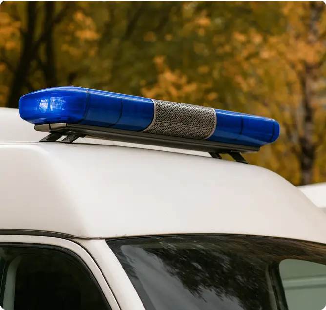 Rampe lumineuse bleue installée sur le toit d’un véhicule