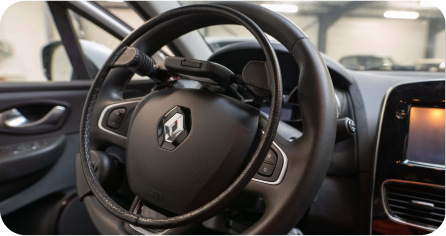 Volant équipé d’un dispositif de conduite adapté PMR